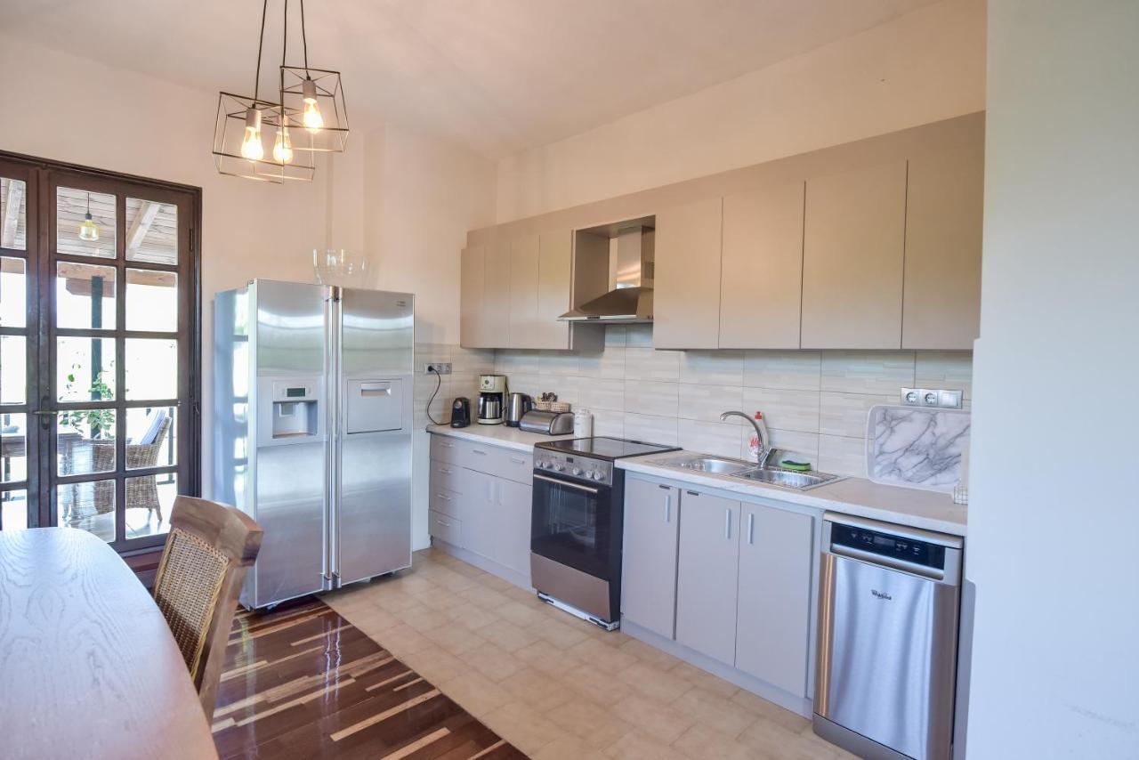 Alexandre Maison Beachfront Gialova Vacation Home Екстериор снимка
